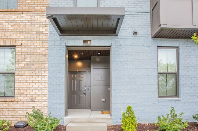 Building Photo - Beautiful 3 BR/2.5 BA Townhome in Laurel!