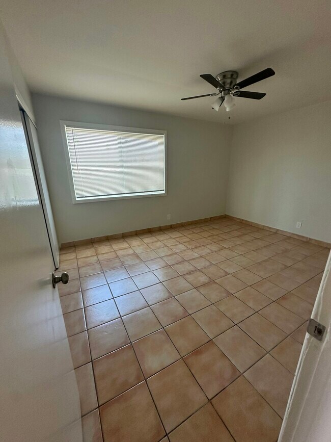 Foto del edificio - 22877 Adrienne Ave