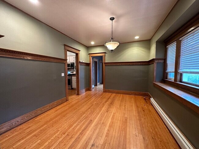 Building Photo - Gorgeous 4 bed/2bath home for rent in Kala...