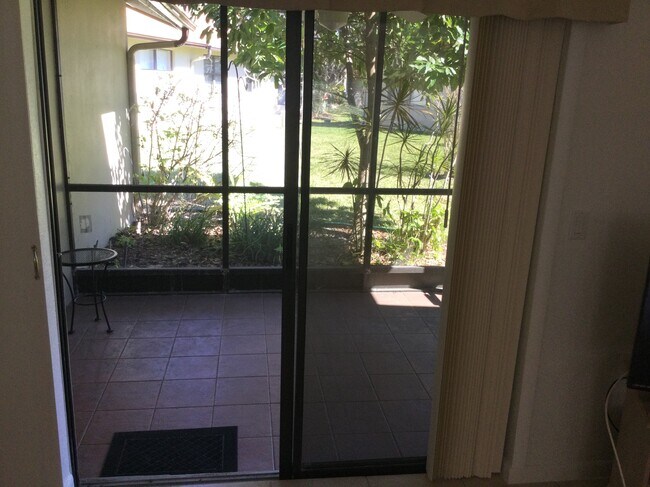 Foto del edificio - 1677 Fry Ct