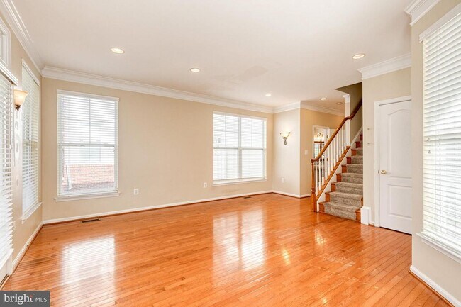 Building Photo - Live in this 4 bd 3.5 bth home in One of t...