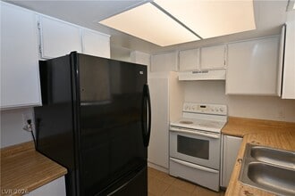 Building Photo - 2301 Stewart Ave