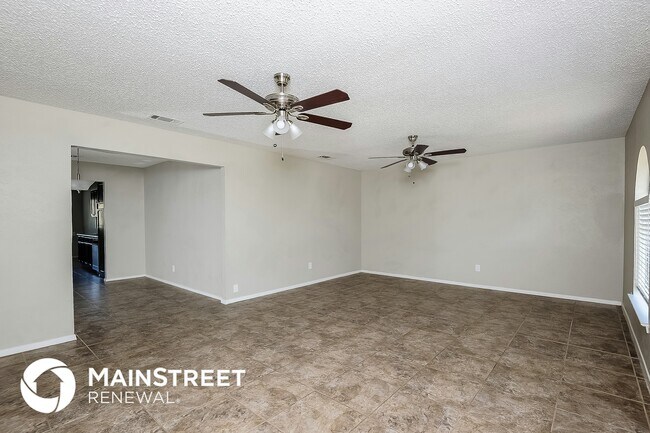 Building Photo - 825 Timberoaks Dr