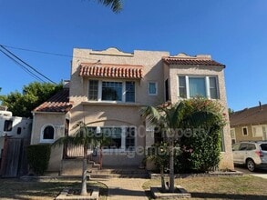 Building Photo - 2727 E De Soto St