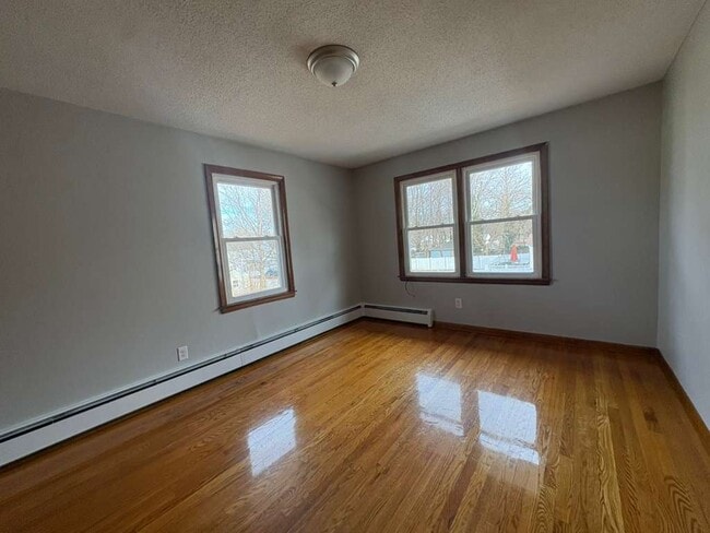 Building Photo - 281 Augur St