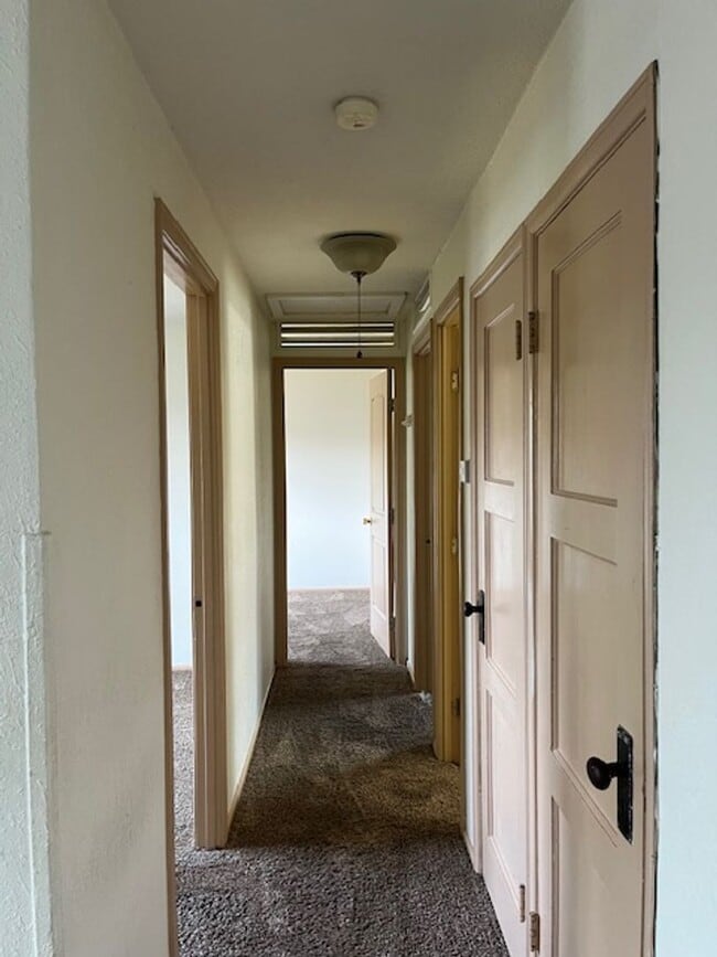 Building Photo - Sheridan duplex bremerton