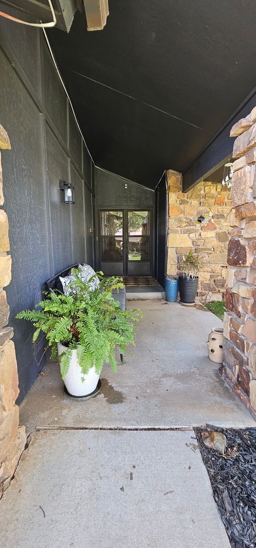 Foto del edificio - Contemporary Ranch in a beautiful, quiet s...