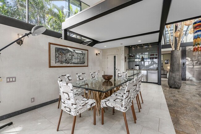 Foto del edificio - Tantalus Glass House: Modern Luxury with Stunning Honolulu Views & Lanai