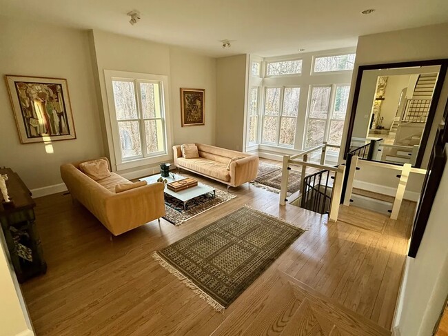 Building Photo - 1125 Duchess Dr