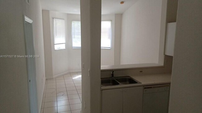 Building Photo - 1666 SE 27th Ct