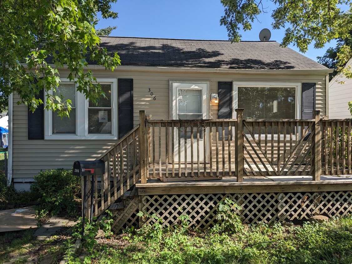 Primary Photo - 306 E Northview Ave