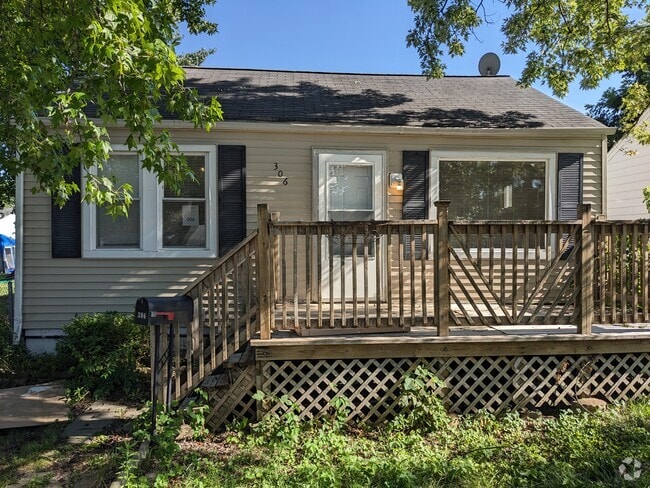 Building Photo - 306 E Northview Ave
