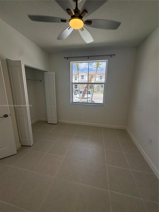 Foto del edificio - 2652 SE 28th St