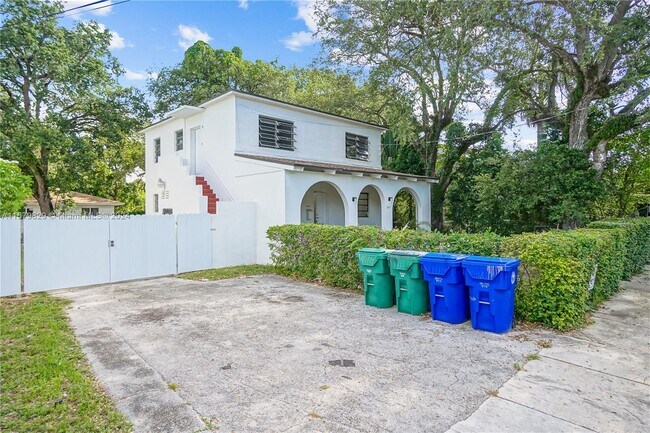 Building Photo - 3041 NW 15th St