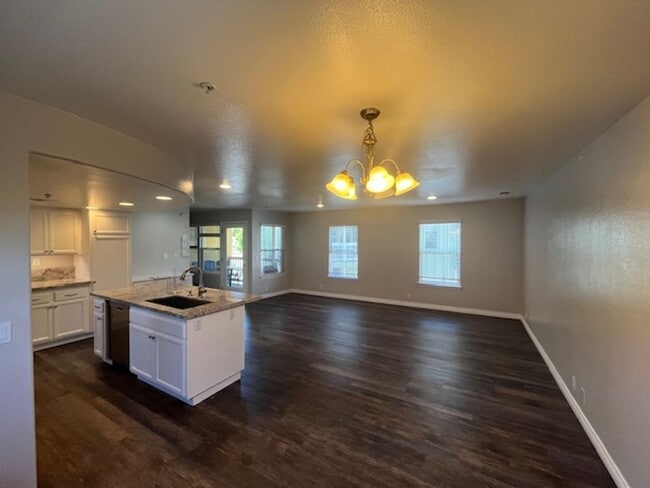 Building Photo - 1144 Walnut St