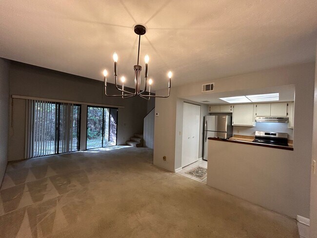 Foto del edificio - Longleaf 2/2 loft with bonus room-all new ...