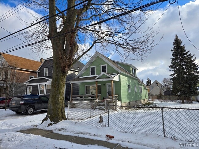 Building Photo - 33 Trowbridge St