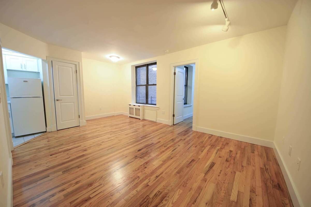 Primary Photo - 165 W 80th St