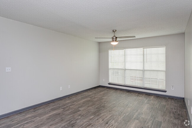 2BR, 2BA - 1,040 SF - Riverstone Apartments