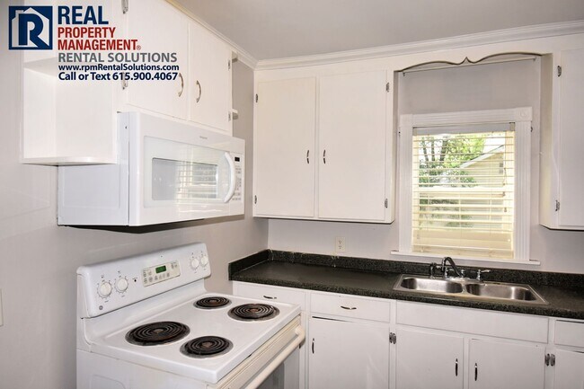 Building Photo - Adorable 2BD- close to MTSU! Water, lawnca...