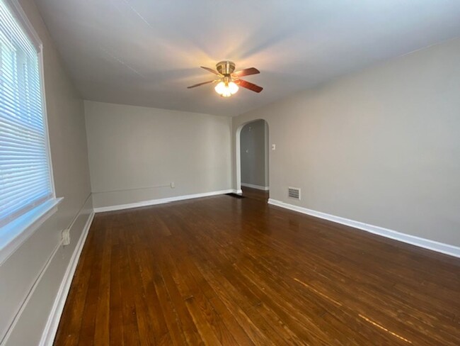 Building Photo - 607-607-607-602 Lucas Dr