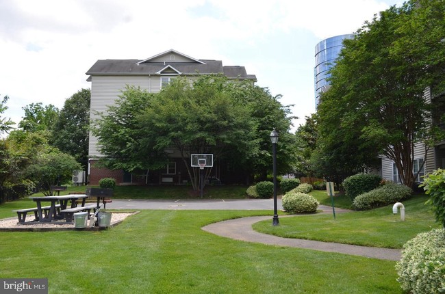 Building Photo - 1521 Spring Gate Dr.