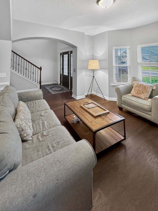 Building Photo - RATE DROP ALERT (was $2800/month) and SPRING MOVE-IN SPECIAL: 50% OFF 1ST MONTH'S RENT!**