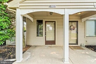 Building Photo - 1512 Roberts Way