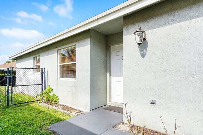 Building Photo - 177 Heming Way