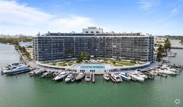 Building Photo - 900 Bay Dr