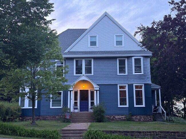 Building Photo - 521 E Arch St