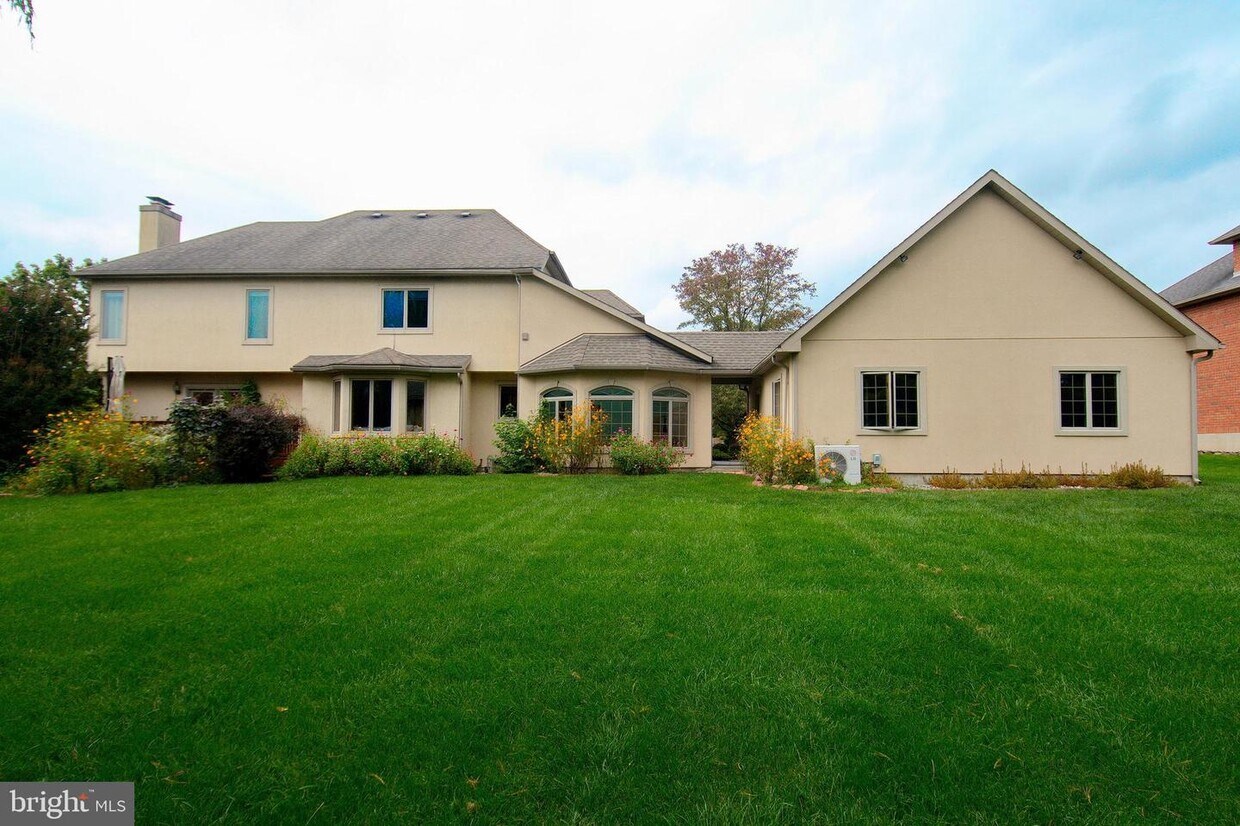 Primary Photo - 4203 Eisenhower Dr