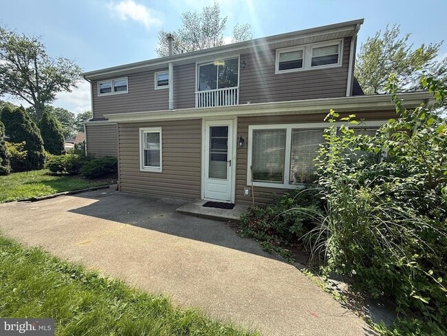 Building Photo - 509 5th Ave