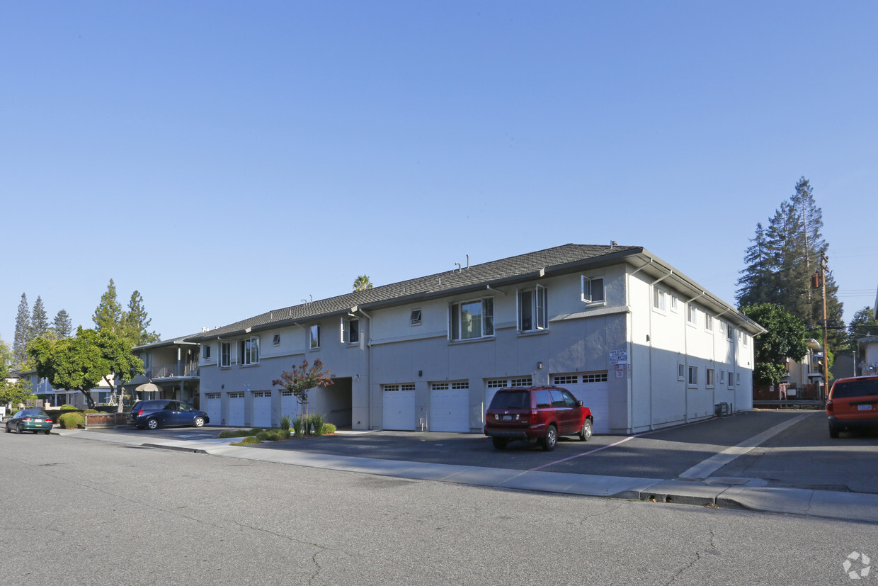 Primary Photo - Miramar Way Apartments