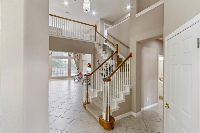 Building Photo - 9501 Aire Libre Dr