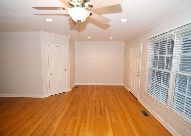 Building Photo - 4890 Independence Dr
