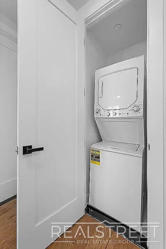 Foto del edificio - Modern Williamsburg Apartment w/ W/D, Central A/C & Shared Roof Deck