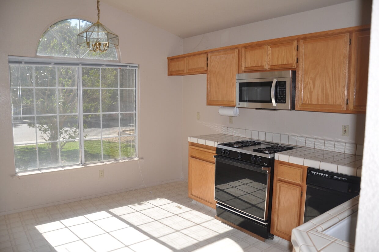 680 Pismo Way, Los Banos, CA 93635 House for Rent in Los Banos, CA
