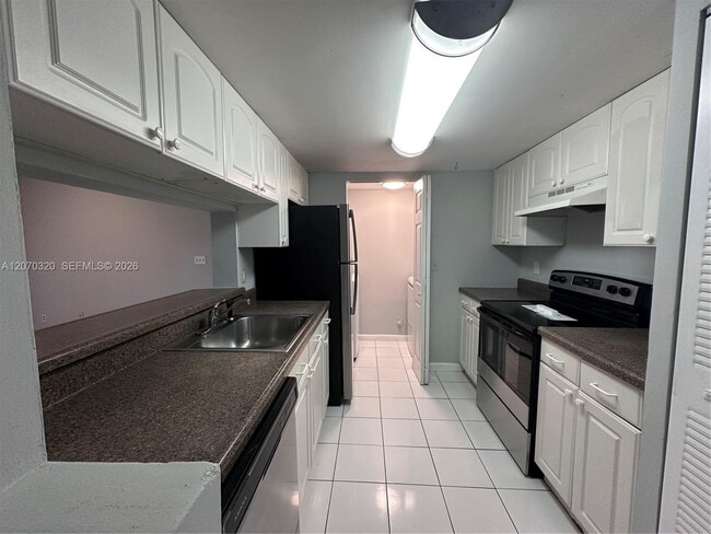 Building Photo - 9755 Westview Dr