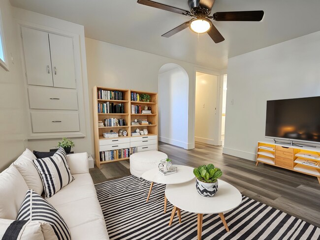 Foto del edificio - Newly Renovated, Clean & Bright 2 Bedroom,...