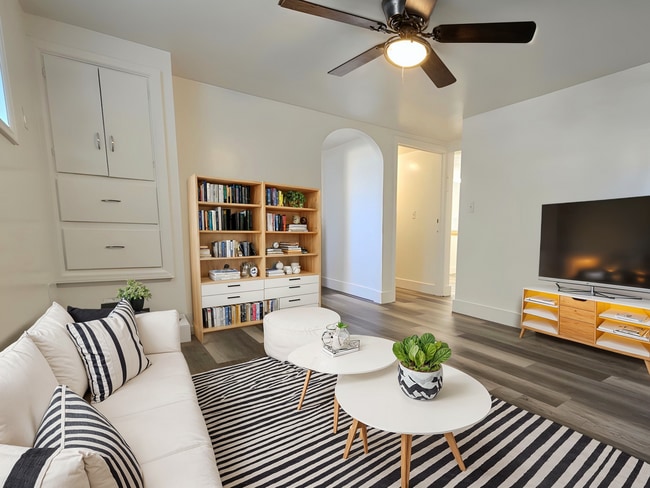 Building Photo - Newly Renovated, Clean & Bright 2 Bedroom,...