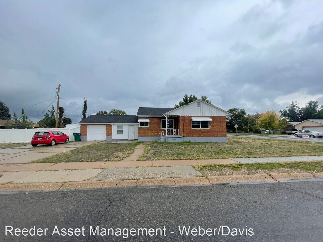 Primary Photo - 4 br, 2 bath House - 5180 South 2275 West