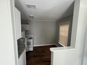 Building Photo - 304 W Lincoln Ave