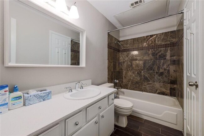 Foto del edificio - 807 W 25th St