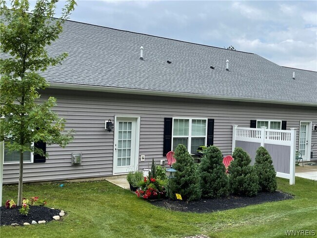 Foto del edificio - 5281-5287 Chestnut Ridge Rd