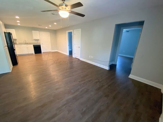 Building Photo - 191 Gilmore Rd