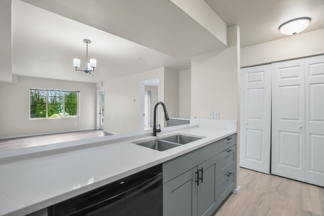 Foto del edificio - 12040 Bridgeport Way SW