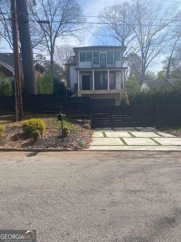 Primary Photo - 660 Parker Ave