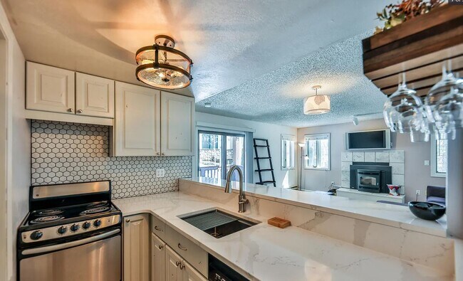 Building Photo - 145 Forest Trl