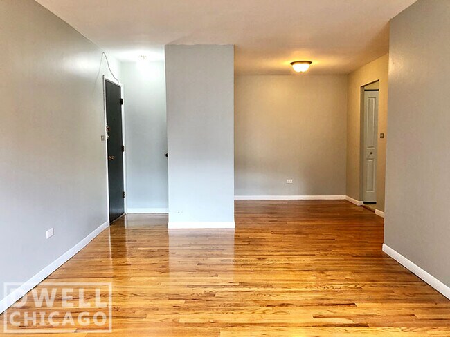Building Photo - 541 W Belmont Ave